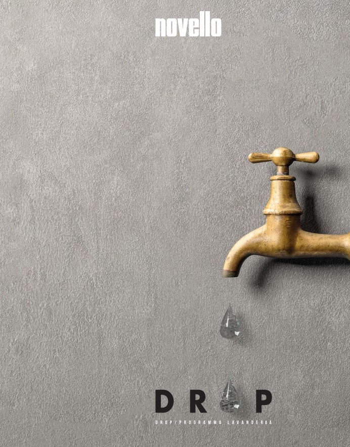 Rubinetto in ottone su una parete grigia, due gocce d’acqua. In alto il logo Novello, in basso le scritte DROP e Cataloghi.