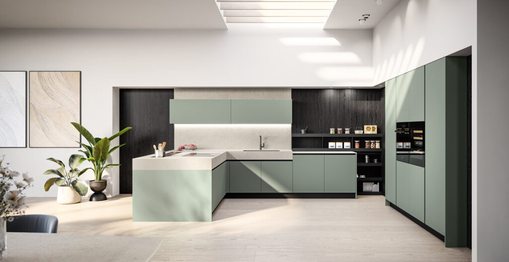 Cucina moderna con mobili verde chiaro, piani di lavoro beige e grandi elettrodomestici, illuminata dalla luce naturale.