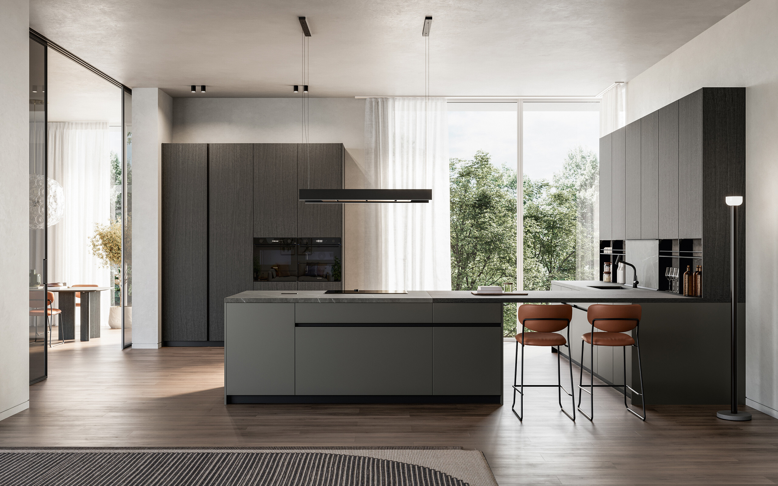 Cucina moderna Arredo 3 con isola, mobili grigi, sgabelli marroni, elettrodomestici e pavimento in legno.