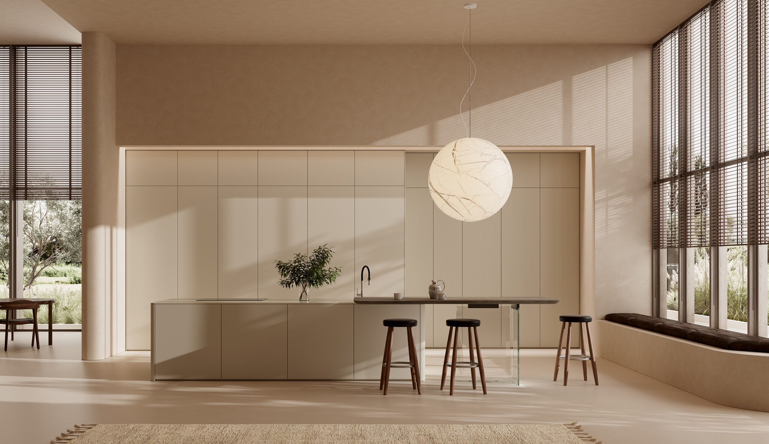 Moderna cucina Ernestomeda con isola, sgabelli in legno, pensili alti e ampie finestre che illuminano l’ambiente.