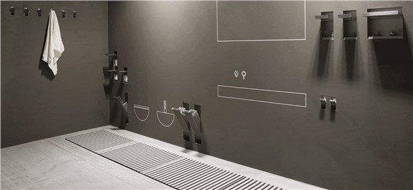 Accessori bagno a parete in metallo scuro con asciugamano e doccia a pavimento