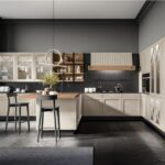 Cucina moderna con isola, pensili chiari e mensole in legno