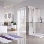 Cabina doccia angolare in cristallo con soffione, colonna e sedile integrato