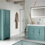 Mobile bagno classico verde acqua con colonna, specchio e lavabo integrato
