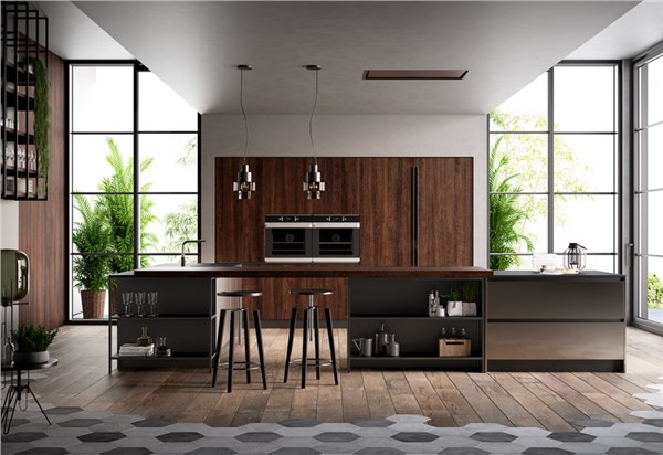 Cucina con isola in legno scuro, sgabelli e pavimento a esagoni