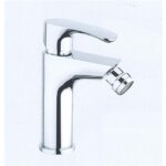 Miscelatore monocomando cromato per bidet su fondo chiaro