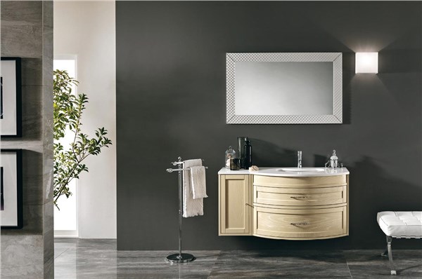 Mobile bagno classico laccato chiaro con specchio e lavabo su colonna