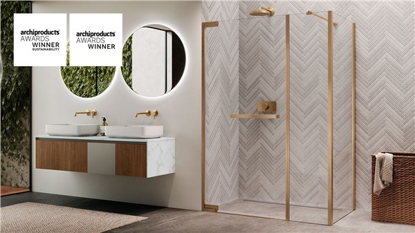 Bagno con box doccia dai profili dorati, doppio lavabo e rivestimento a spina