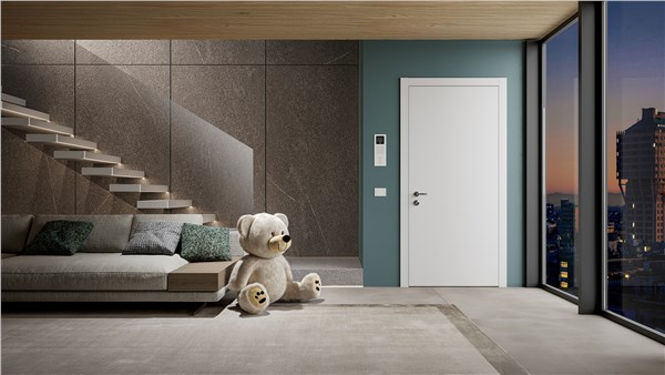 Porta a battente bianca in un ambiente con scala e parete effetto pietra