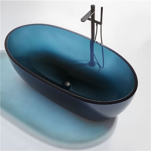 Vasca da bagno freestanding ovale in resina blu con miscelatore nero